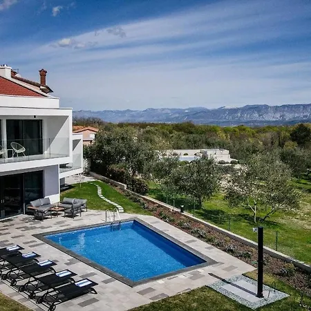 Luxury Ante With Pool Villa Dobrinj