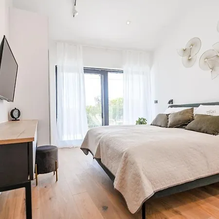 Luxury Ante With Pool *