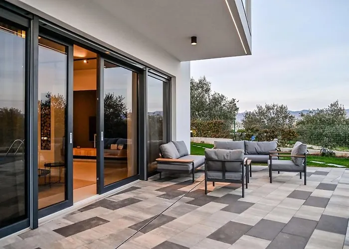 Luxury Ante With Pool Villa *