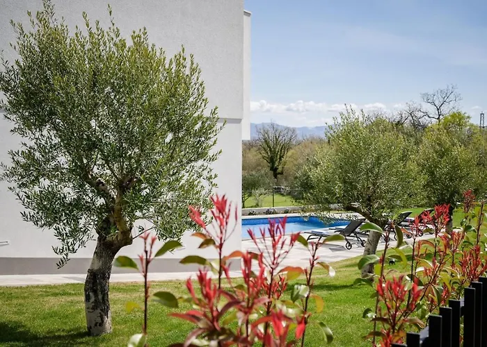 Luxury Ante With Pool Villa