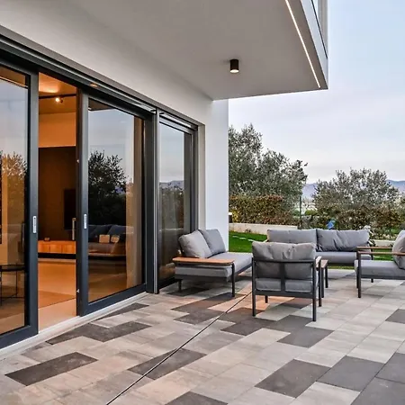 Luxury Ante With Pool Willa *