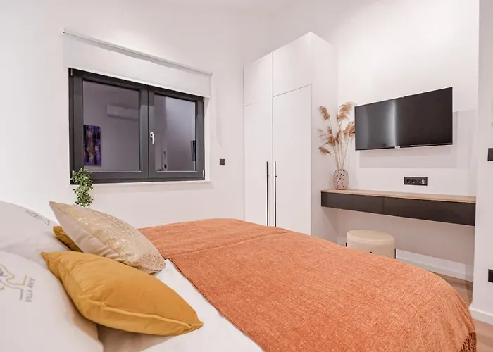 Luxury Ante With Pool Villa Dobrinj