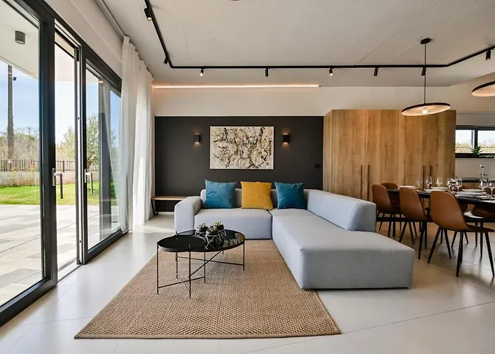 Villa Luxury Ante With Pool