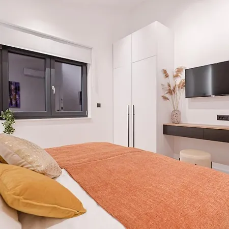 Luxury Ante With Pool Villa Dobrinj