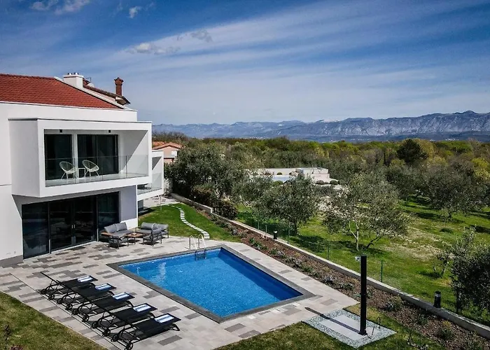Luxury Ante With Pool Villa Dobrinj