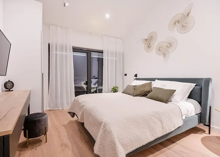 Villa Luxury Ante With Pool