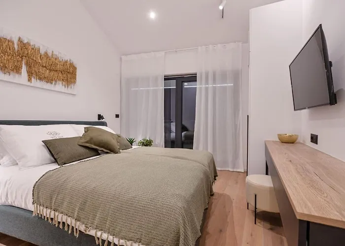 Luxury Ante With Pool *