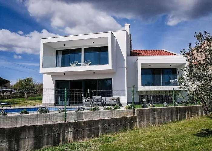 Villa Luxury Ante With Pool Dobrinj