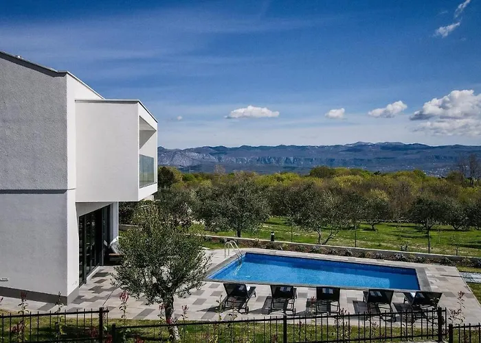 Luxury Ante With Pool